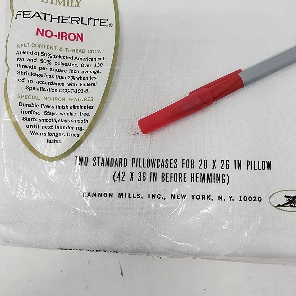 Vintage White Cannon Royal‎ Family Featherlite No Iron Standard Pillow Cases USA